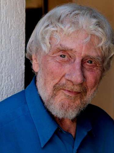 Portrait Prof. Dieter Crumbiegel