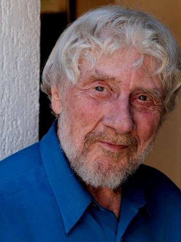 Portrait Prof. Dieter Crumbiegel