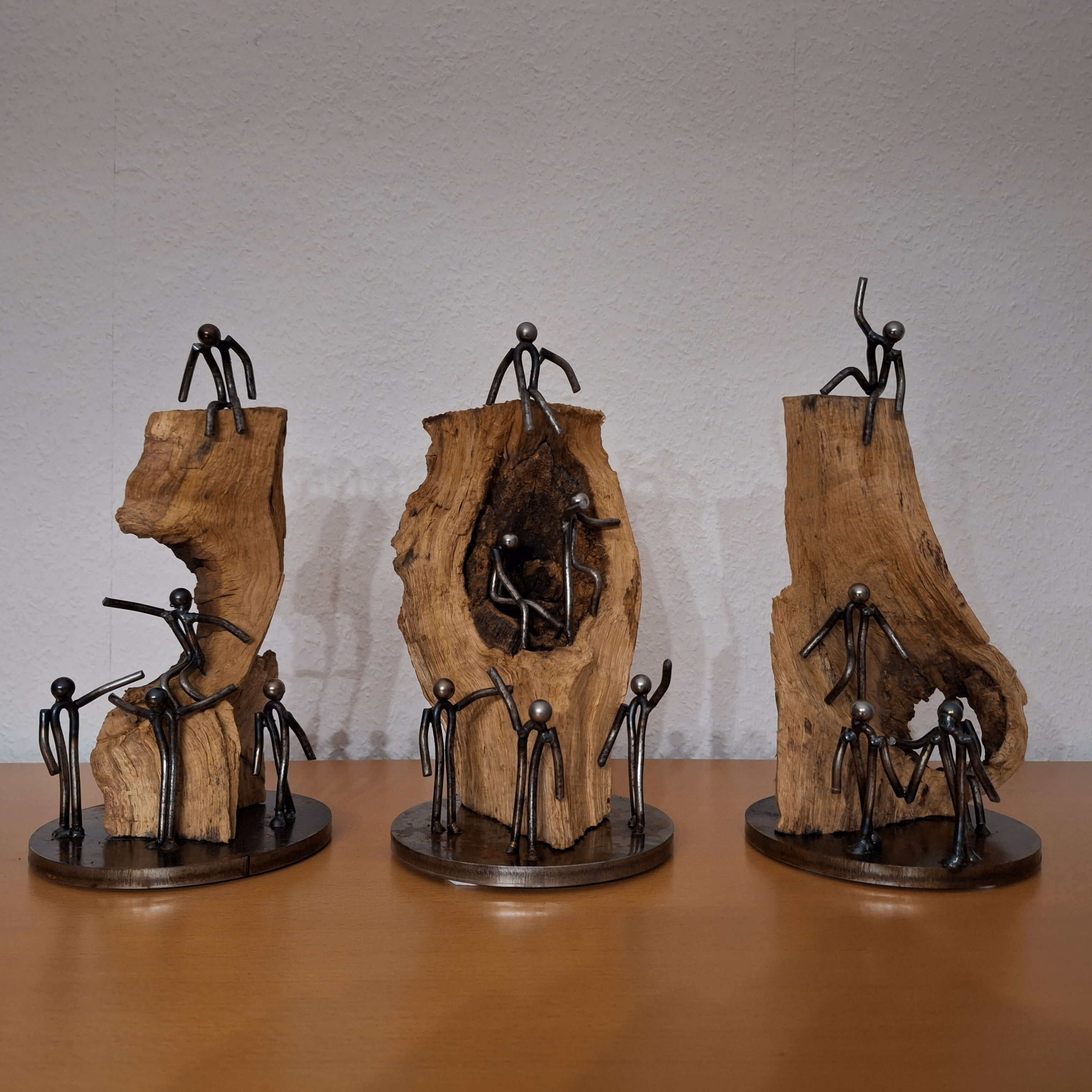 Im Blick 1 bis 3 - Holz-Eisen Skulptur